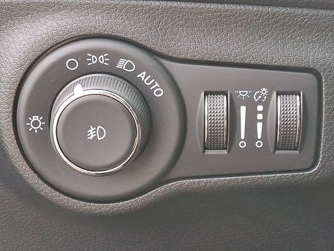 Used 2021 Jeep Compass Latitude w/ Driver Assistance Group AWD/4WD image 26