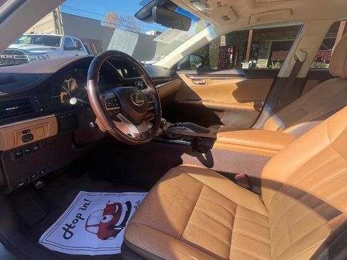 Used 2016 Lexus ES 350 w/ Luxury Package w/Wood Trim image 10