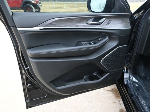 New 2026 Jeep Grand Cherokee Limited image 8