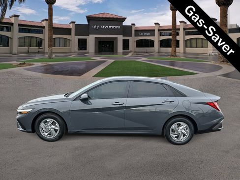 Used 2026 Hyundai Elantra SE FWD image 5