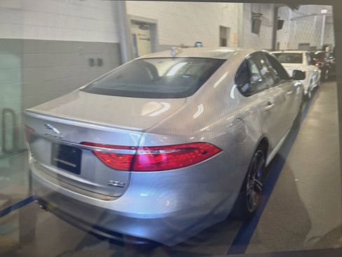 Used 2017 Jaguar XF R-Sport image 15