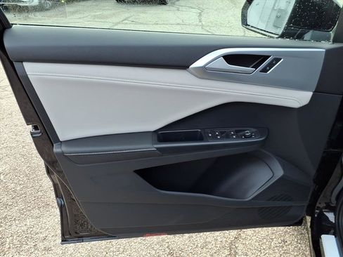 New 2026 Volkswagen Taos SE image 7