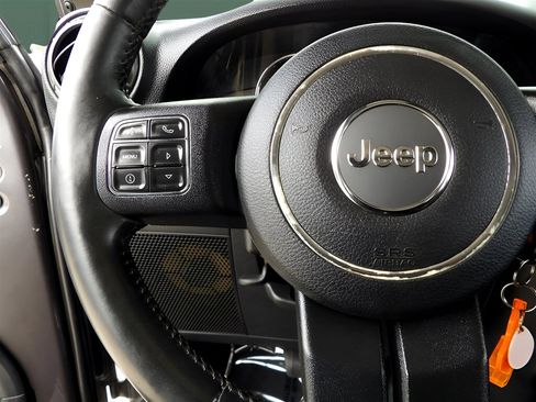 Used 2016 Jeep Wrangler Unlimited Sahara w/ Connectivity Group image 22