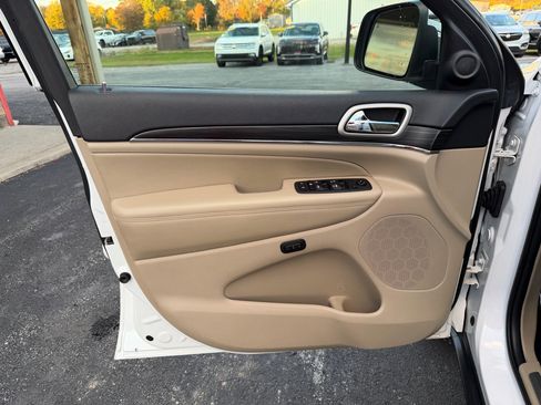 Used 2020 Jeep Grand Cherokee Limited image 12