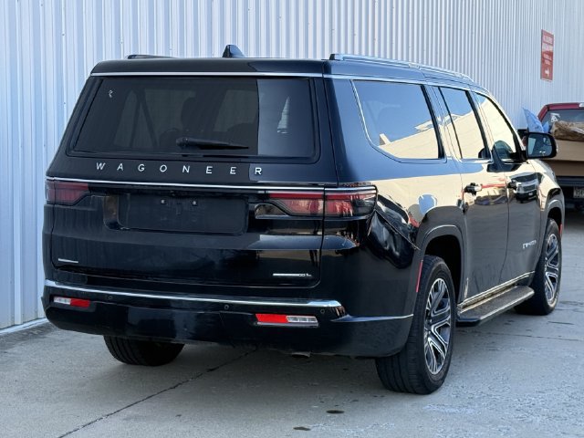 Used 2023 Jeep Wagoneer L Series II AWD/4WD image 4