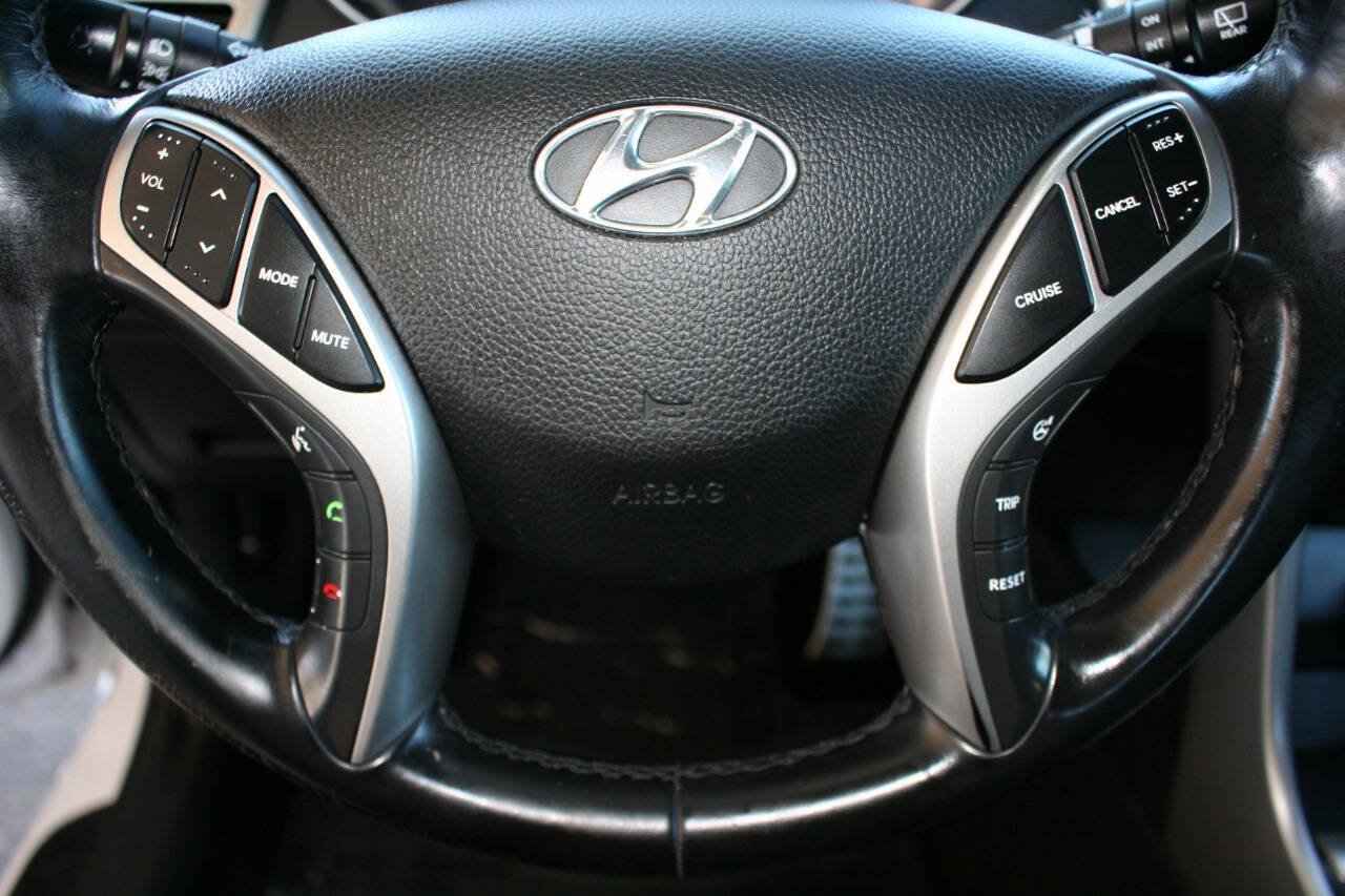 Used 2013 Hyundai Elantra GT w/ Touch & Go Pkg FWD image 17