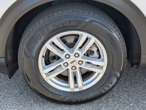 Used 2021 Ford Explorer XLT w/ Equipment Group 202A image 13