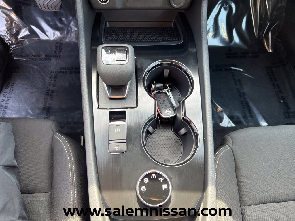 Used 2023 Nissan Rogue S AWD/4WD image 10