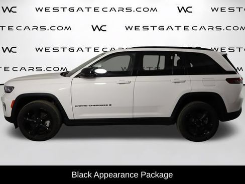 Used 2023 Jeep Grand Cherokee Limited w/ Black Appearance Package AWD/4WD image 5