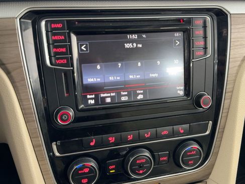 Used 2017 Volkswagen Passat 1.8T SE w/ SE Lighting Package image 23