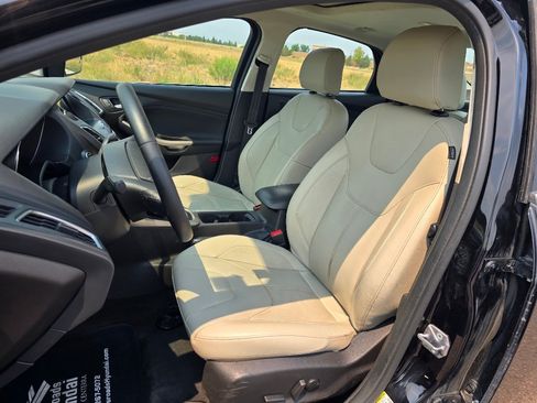 Used 2018 Ford Focus Titanium FWD image 12