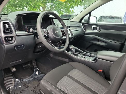 Used 2023 Kia Sorento LX AWD/4WD image 19