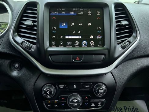 Used 2014 Jeep Cherokee Trailhawk w/ Comfort/Convenience Group AWD/4WD image 25