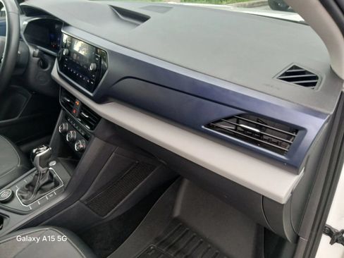 Used 2022 Volkswagen Taos SE AWD/4WD image 17