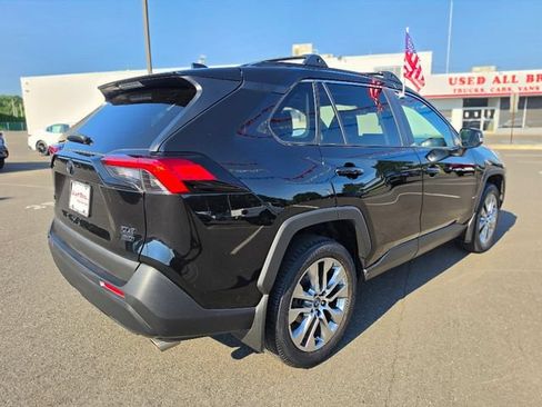 Used 2021 Toyota RAV4 XLE Premium AWD/4WD image 7