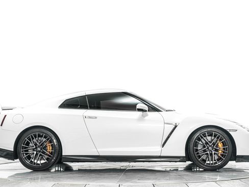 Used 2021 Nissan GT-R Premium AWD/4WD image 46