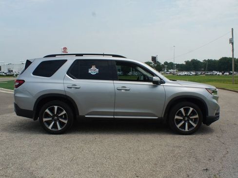 Used 2025 Honda Pilot Touring image 23