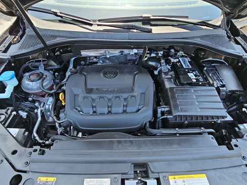 Certified 2023 Volkswagen Tiguan SE R-Line FWD image 31
