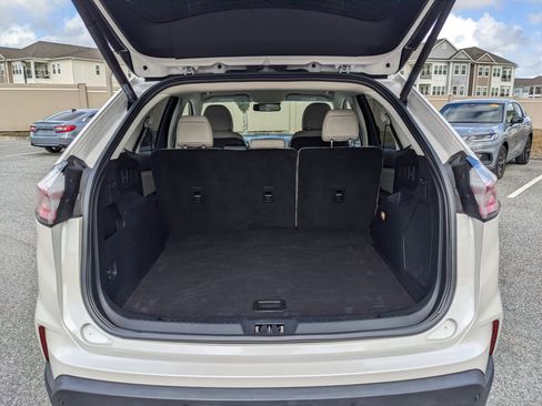 Used 2019 Ford Edge Titanium image 16