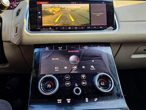 Used 2018 Land Rover Range Rover Velar R-Dynamic SE image 18