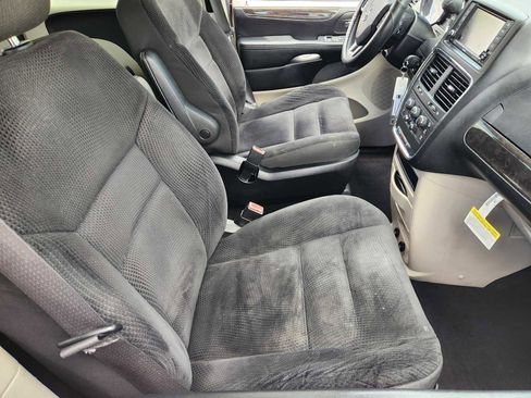 Used 2019 Dodge Grand Caravan SE w/ UConnect Hands-Free Group FWD image 13