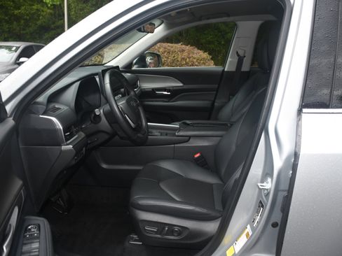 Certified 2025 Toyota Grand Highlander FWD image 7