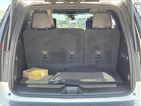 Used 2025 GMC Yukon AT4 Ultimate AWD/4WD image 29