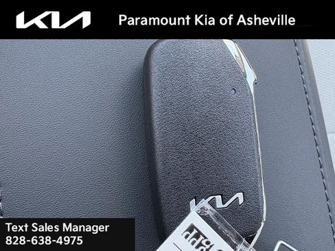 New 2025 Kia Niro EX image 28