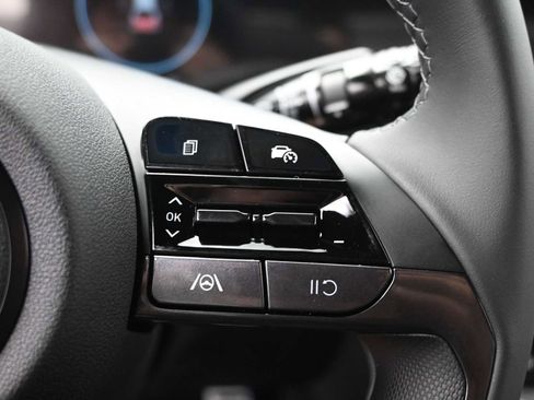 New 2025 Hyundai Elantra SEL image 16