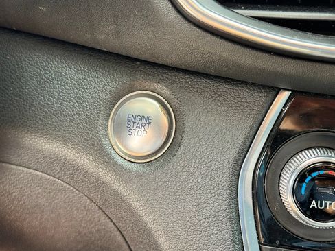 Used 2019 Hyundai Santa Fe Limited FWD image 18