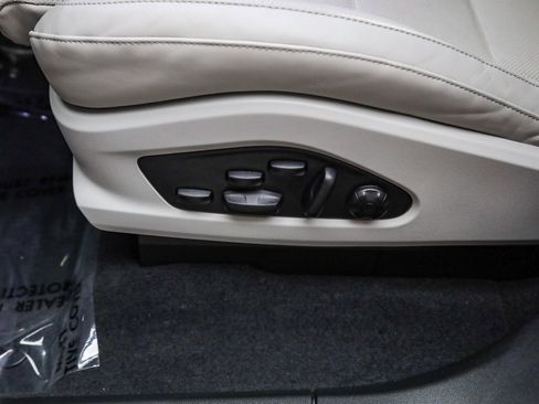 Used 2025 Porsche Macan Electric image 25