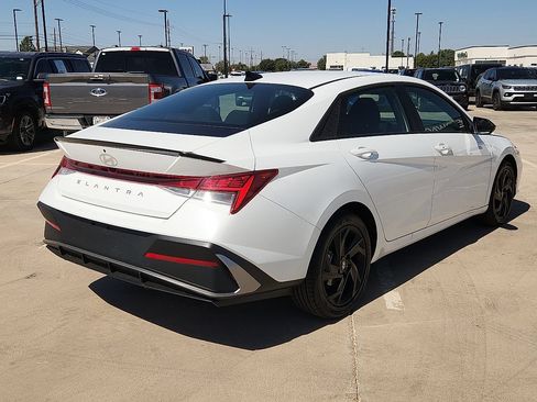 Used 2026 Hyundai Elantra Sport FWD image 4