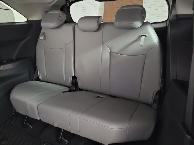 Used 2026 Toyota Sienna XLE FWD image 14