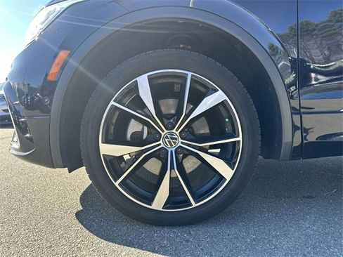 Used 2023 Volkswagen Tiguan SEL R-Line image 11