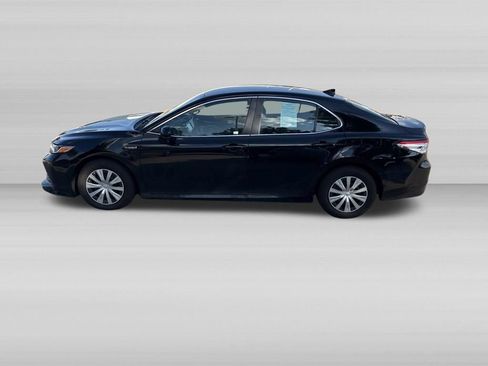 Used 2019 Toyota Camry LE FWD image 6