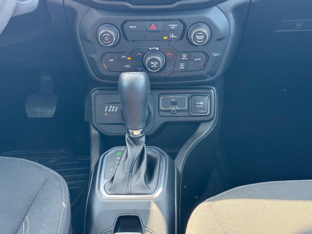Used 2023 Jeep Renegade Latitude AWD/4WD image 14