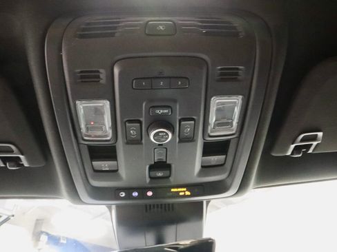 Used 2024 GMC Yukon XL Denali Ultimate AWD/4WD image 27