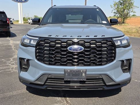 Used 2025 Ford Explorer ST-Line AWD/4WD image 2