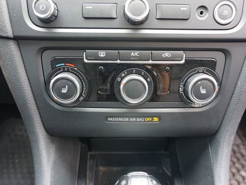 Used 2014 Volkswagen GTI Driver's Edition image 11