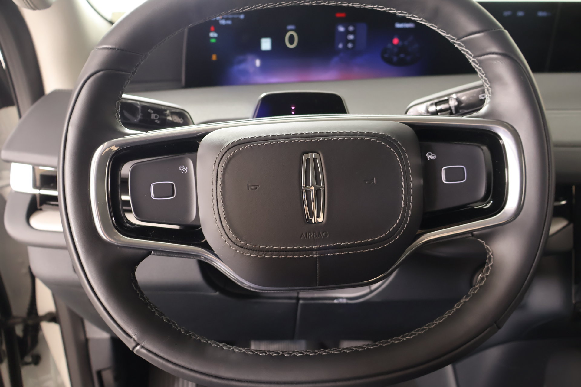 New 2026 Lincoln Navigator Premiere AWD/4WD image 3