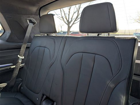 Used 2022 BMW X7 M50i image 17