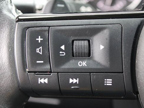 Used 2021 Nissan Rogue SL w/ Premium Package image 13