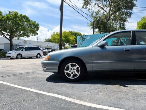 Used 1999 Toyota Avalon XLS w/ Leather Trim Pkg w/ Memory FWD image 5