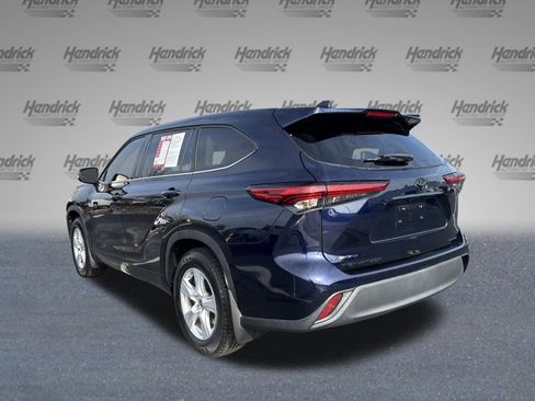 Used 2021 Toyota Highlander LE image 8