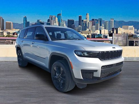 New 2025 Jeep Grand Cherokee L Altitude image 3