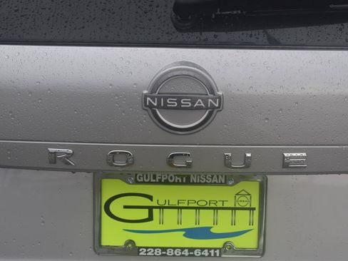 Used 2023 Nissan Rogue SV FWD image 7