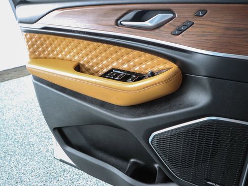 Used 2022 Jeep Grand Cherokee L Summit w/ Advanced Protech Group IV AWD/4WD image 24