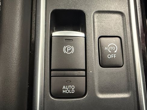 Used 2025 Nissan Pathfinder SL AWD/4WD image 48