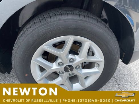 Used 2025 Kia Soul LX w/ LX Technology Package FWD image 45