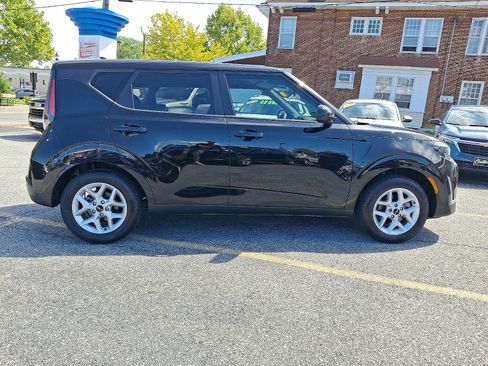 Used 2025 Kia Soul LX w/ LX Technology Package FWD image 6